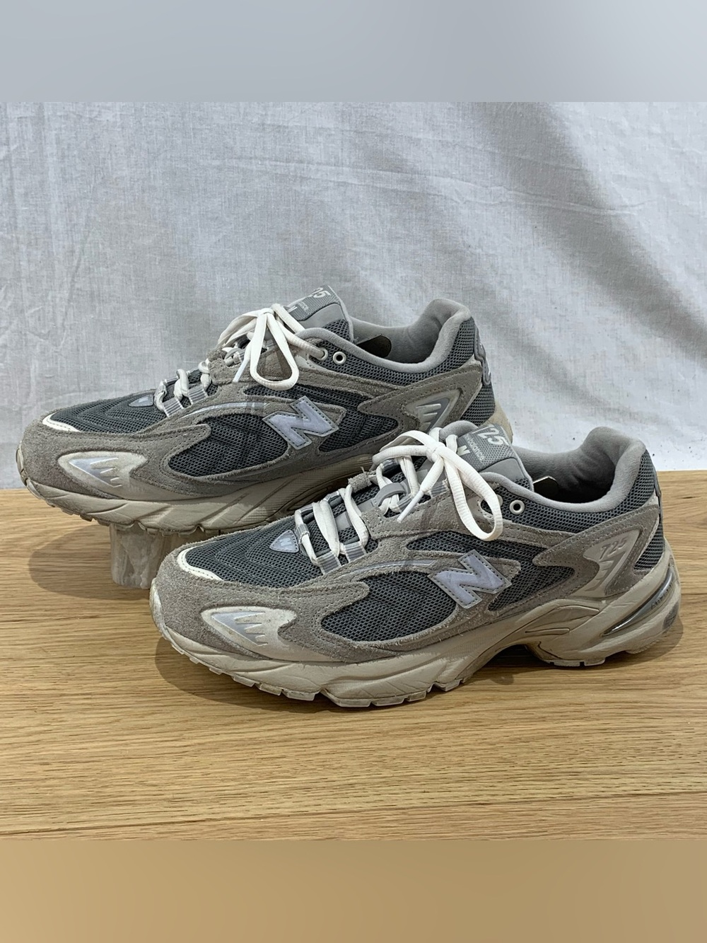 NEW BALANCE 725 Rain Cloud Gray Men's Size 9.5 D Leather Suede Running Shoes